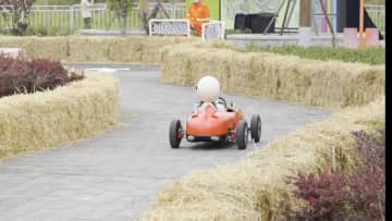 北京の公園で自動車レース盛況　個性的な車も出走