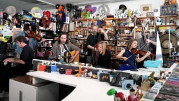 ベス・ギボンズ、米NPRの人気番組『Tiny Desk Concert』に初出演