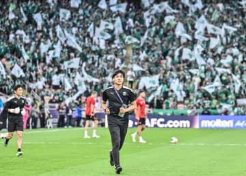 【J1川崎を取材して感じた「育てる力と心」とは(9)】見えないところで誰よりも先に――運営・松坂一輝氏の支え方とは。選手・サポーターのために動く、「チームがちょっとでもいい方向に」の想い