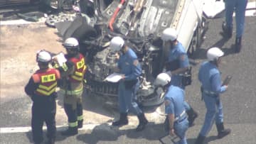 ダンプカーが乗用車に追突した後、観光バスに衝突…阪神高速で3台絡む事故　20代男性がケガ　大阪市・此花区