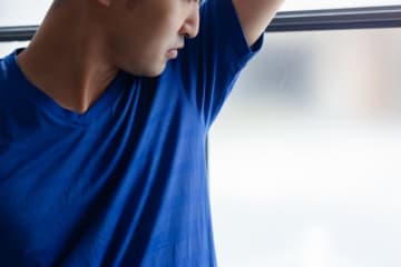 「臭いのきつい男性は恋愛対象外」。女性100人に聞いた“体臭に関する本音”