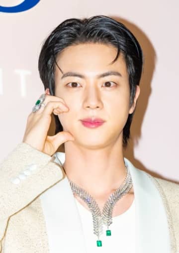 “日本人女性のセクハラ事件”捜査中止後、初の対面イベント…BTS・JIN、5月に日本でハイタッチ会開催