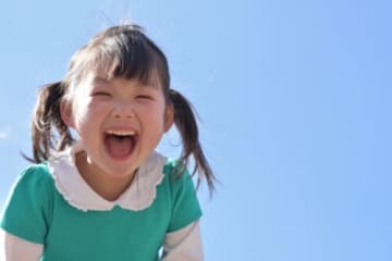 汚れてOKな環境でのびのびアート体験♪絵の具を自由に垂らす【Bear's Factory】フォレオ大津一里山【5/25・26】