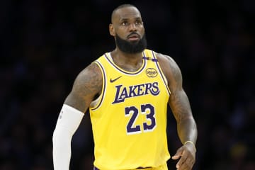 プレーオフ１回戦負けのレイカーズは今夏にどう動くか？元選手は「レブロンを手放して若い選手を獲得すべき」と主張＜DUNKSHOOT＞