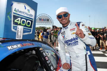 ラーソンが自身初のフルポイント完全制覇。予選最速から61点を稼ぎ出し今季3勝目／NASCAR第12戦
