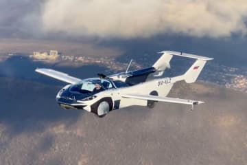 自動車が飛行機に！空飛ぶ車「エアカー」が2026年発売へ　運転免許のほか操縦士免許が必要