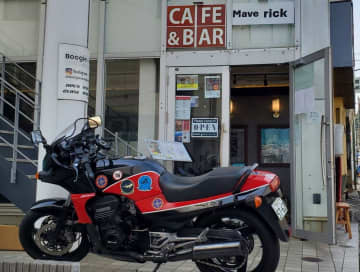 江ノ島でMAVERICKイベント開催　劇中バイク展示×限定グッズ登場