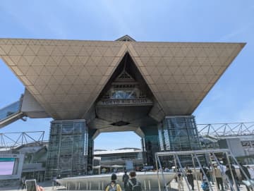【EVOJ2025】「スト6」部門決勝レポート。MenaRD選手が2連覇を達成！ EVO壇上からウメハラ選手に向けて再度挑戦状を叩きつける！