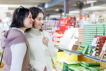 ぶっきらぼうだった先生が笑顔であいさつしてくれるように　日本人ママが気づいた人気の日本土産6選