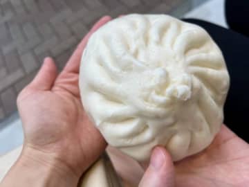 【東京・神楽坂】歴史と食べ歩きグルメを満喫！新発見の神楽坂通り商店街