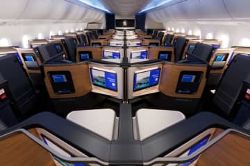 ユナイテッド航空、新ビジネスクラスを発表　ドア付き個室に