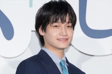 Aぇ! group・佐野晶哉、監督との筋トレで“ムッキムキ”アピール「脱いだらすごいですよ。絶対に脱がないですけれども」