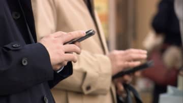 ニセ・誤情報　4人に1人が拡散　“正しい情報”と思った人は5割近くに　総務省調査