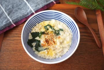 ご飯がない朝にも！【朝5分】レンジで簡単「オートミールの卵おじや」