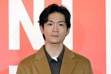 松下洸平、吉高由里子・高橋文哉さんとドラマ『最愛』3ショット。ファン感激の中、井浦新さんが“一言”反応