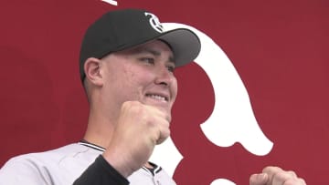 【巨人】新加入のリチャード「プレーで恩返ししたい」　新たなユニホーム姿には「ちょっと威圧感出てるな」