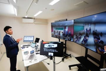 全国初、大分県に「遠隔教育配信センター」開所　Zoom Roomsで難関大合格と生徒減対策を支援