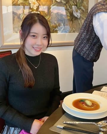「髪ボサボサでもこの可愛さ」紀平梨花、ハード練習の合間に見せたあどけない笑顔が沸騰「スマイル最高」