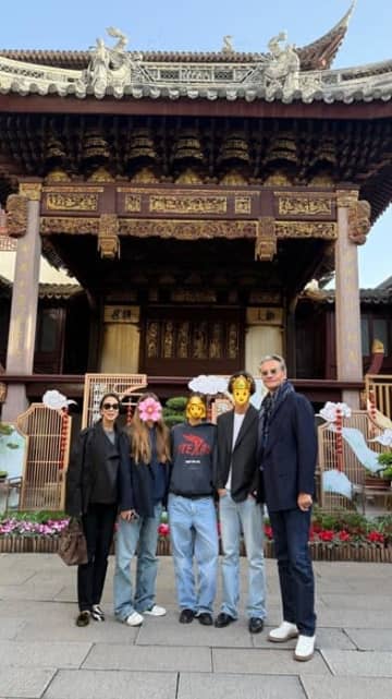 中村江里子、海外旅行中に撮影した家族ショットを公開「“家族旅行”の“卒業旅行”のような気分」