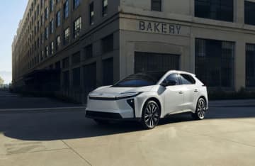 トヨタ、北米EVを改良　名称変更し「bZ」に