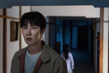 Snow Man渡辺翔太を取り巻く個性豊かなキャラ達――『事故物件ゾク 恐い間取り』意味深な場面写真解禁
