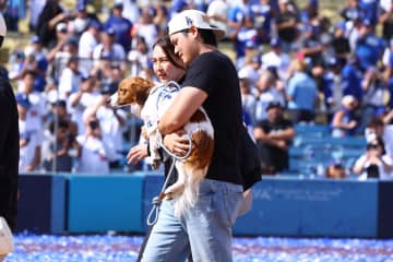 大谷翔平　デコピンの２歳の誕生日をお祝い　３枚の写真を投稿