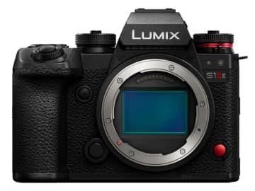 パナソニック「LUMIX」のハイエンド第2世代に、エントリーモデルが登場　“Essential”を冠した「LUMIX S1IIE」　価格は35万円台後半