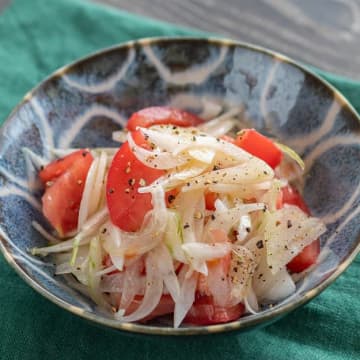 【新玉ねぎはやっぱり生でしょ】「コレ毎日食べたい」「うちの定番になったわ」作り置きにもぴったりな簡単副菜レシピ3選