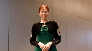 「美しすぎる」「エレガント」元バレー日本代表・迫田さおりが“アナ雪”風ドレス姿を披露