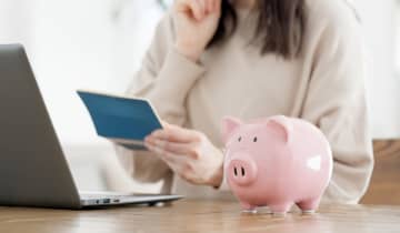 新卒で手取り20万円程度です。奨学金「300万円」の返済があるのですが、いつ頃返済が終わるのでしょうか？