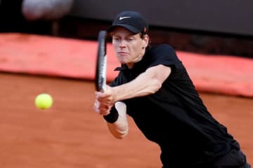 世界1位シナー、復帰大会で好調セルンドロを破って3年ぶりに準々決勝進出「リズム、メンタルの強さを取り戻して整えたい」[イタリア国際]