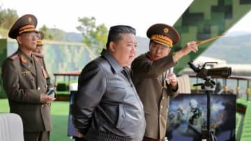 ドローンなど使った特殊部隊の訓練を金正恩氏が視察　「北朝鮮軍がウクライナ戦争で得た戦術など共有」韓国メディア分析