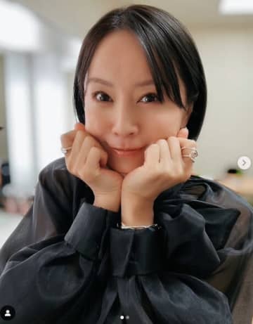 「平成の歌姫も変わらねぇなぁ」43歳・鈴木亜美、変わらぬビジュアルに称賛の嵐　May J.と共演した野外ライブが話題に