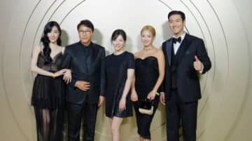 SUPER JUNIOR シウォンからSHINee テミンまで、元SM代表イ・スマンと再会…試写会での仲睦まじい姿が話題