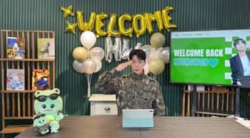 MONSTA X ヒョンウォン、痩せた姿も話題に…除隊日にファンと配信で交流（動画あり）