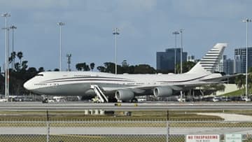トランプ氏に「贈呈」の豪華機、エアフォースワンへの改修には膨大な費用か