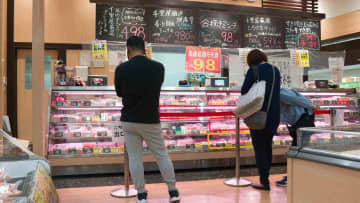家族でお肉「1日270円まで」、「マイホームは贅沢」…日本の「平均家庭」が貧しくなっていく