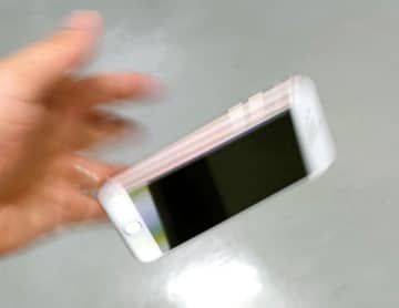 「塗るだけ」でスマホ画面が割れない!? ダイソーの液体保護フィルムを本音レビュー！