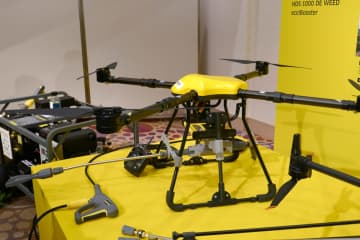 ケルヒャー「空飛ぶ高圧洗浄機」ドローンが人の代わりに危険な高所作業