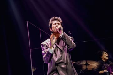 平井 堅、デビュー30周年。一夜限りのスペシャルライブを約5年ぶりの有観客で