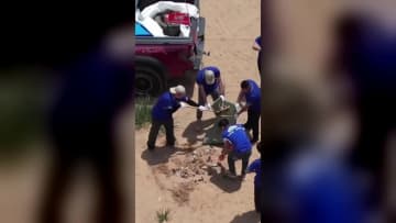 人気の陰山ツーリングルートで自発的清掃活動　中国内モンゴル自治区