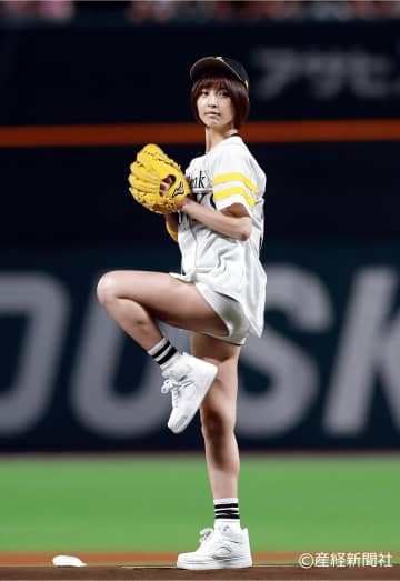 篠田麻里子「超ミニ」ユニで美脚全開！福岡ソフトバンクホークスで10年ぶりの始球式決定