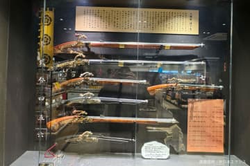 刀と銃を家に忘れた！→なぜか売ってるPAを発見　「合戦の前に寄りたい」と話題に