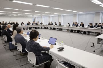 出産費、26年度にも無償化へ　自己負担ばらつき解消、厚労省