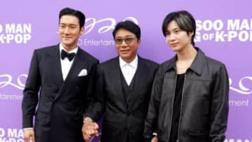 「SUPER JUNIOR」シウォンや「SHINee」テミンら、“元SM代表”イ・スマンのためにアメリカへ…「家族のような歌手」