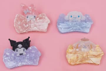 メゾン ド フルール×サンリオ、“リボン抱えた”クロミやこぎみゅんのヘアクリップ＆ぬいぐるみチャーム