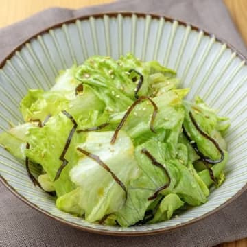 【レタスが安いうちに作りたい】「100玉いけそう」「箸が止まらない」激うま副菜レシピ3選