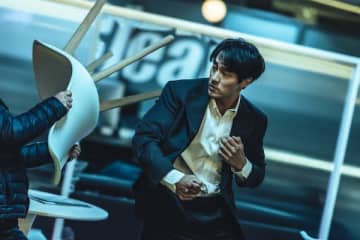ソ・ジソブ13年ぶりアクション復帰作、Netflixシリーズ『広場』のスチールカット公開
