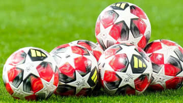 強豪高校サッカー部出身の32歳セレブ、最近のサッカーボールに物申す！？「カラフル過ぎて好きになれない」