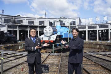 きかんしゃトーマスの実機が見られる！京都鉄道博物館・扇形車庫でトーマスの実機展示を2026年1月12日まで開催